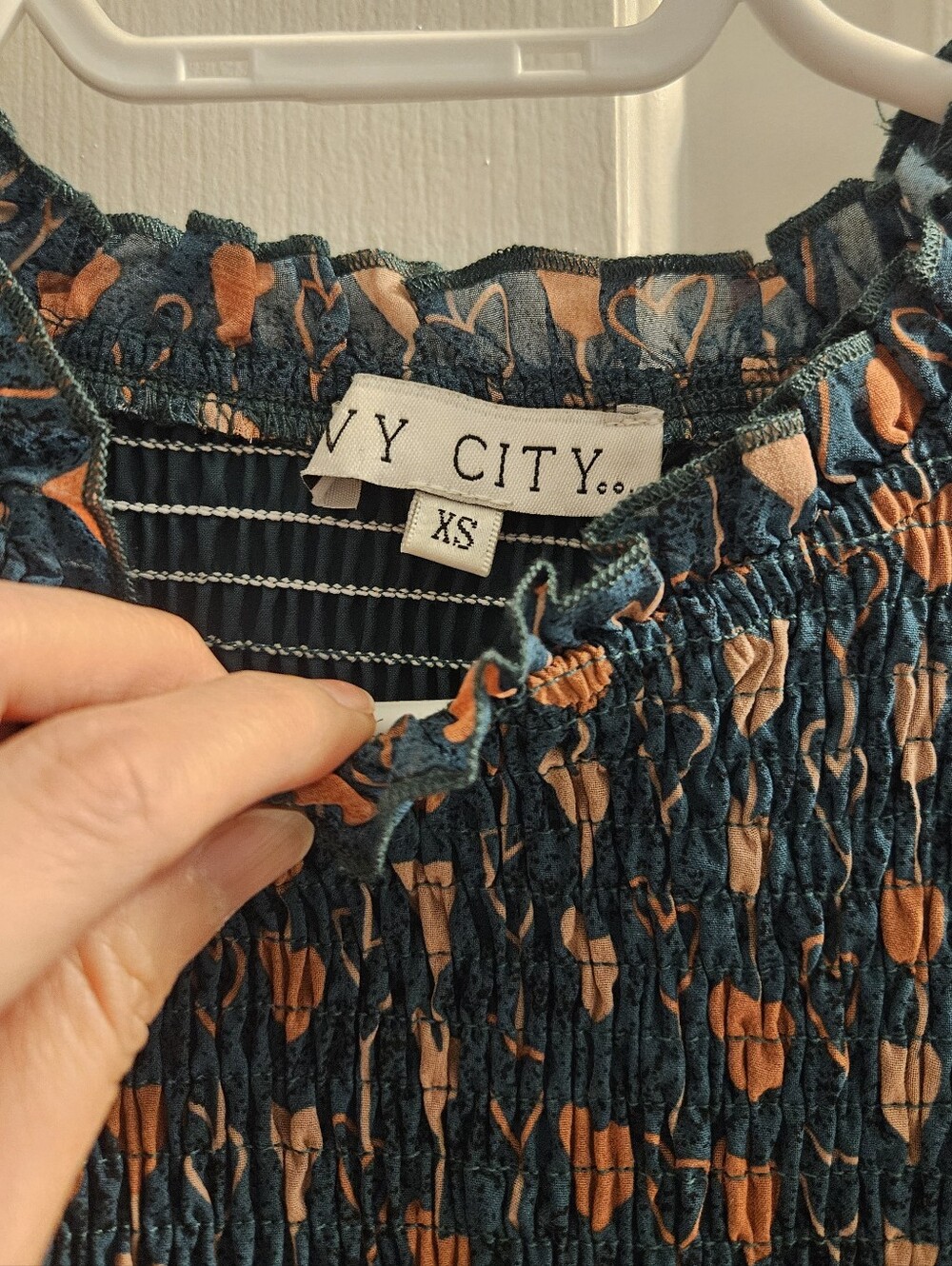 Ivy City Co Heart Print Smocked Dress – Size XS - Picture 4 of 7